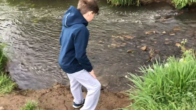 Тусим с пацанами в парке на самокате и беговеле / Влог смотреть онлайн