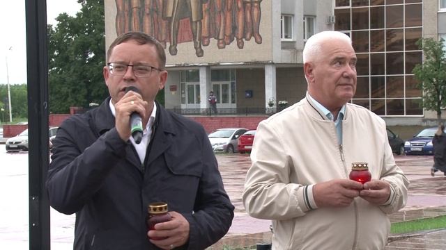 Огненные картины войны: тысячи свечей зажглись в Каменске-Уральском в День памяти и скорби смотреть онлайн