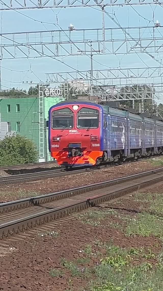 Эл.-поезд ЭД4М-0399 (ТЧПРИГ-31) скоростной приг. поезд "РЭКС-экспресс" № 7179 Москва - Ожерелье. смотреть онлайн