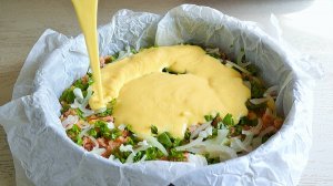 Часто готовлю такой заливной пирог летом. Тесто очень мягкое, нежное и воздушное.