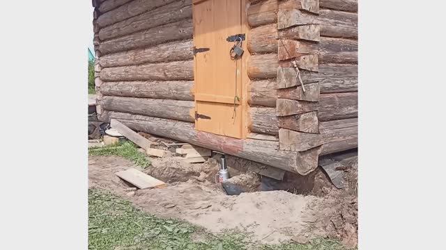 выравнивание бани, установка бани на блоки. Сыктывкар смотреть онлайн