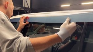 Видео установка 2Д дефлекторов / плоских ветровиков на Toyota Isis / Тойота Исис