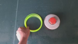 Как заправить леску в катушку триммера без разбора - ЛАЙФХАК!