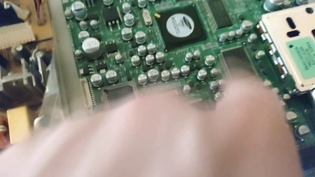 Разбираем старый телевизор Samsung - скудные детали с позолотой