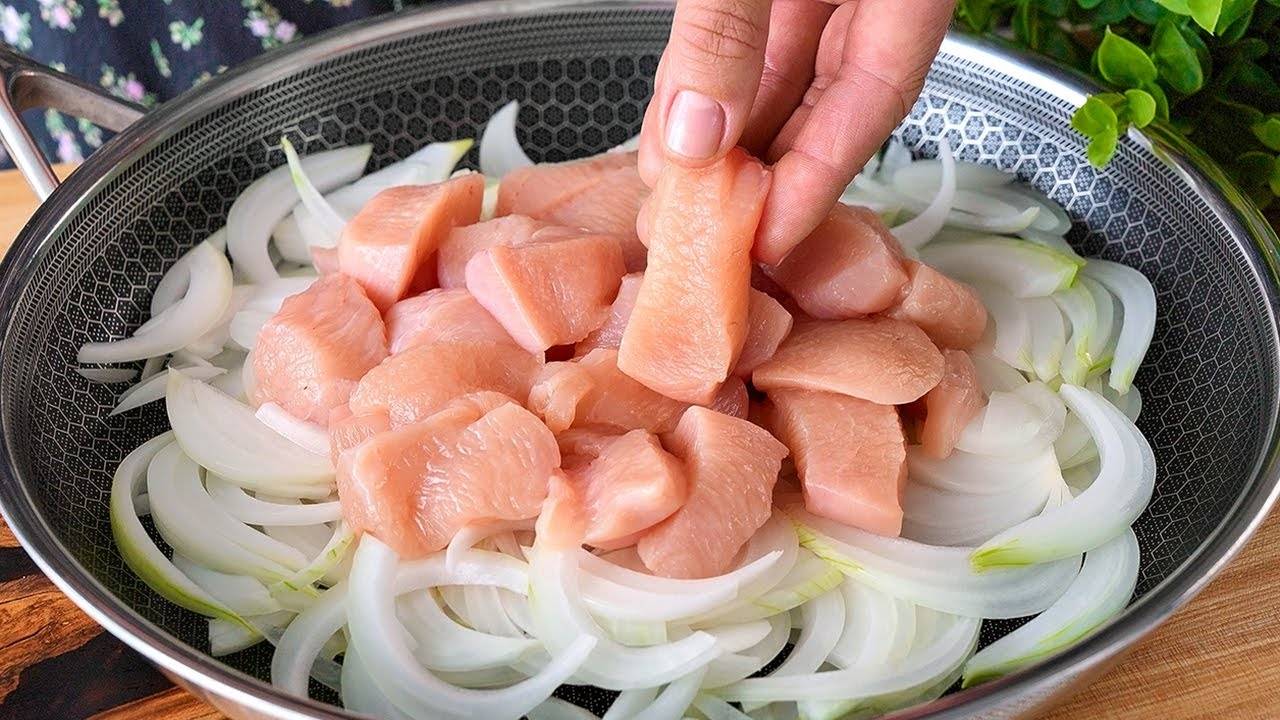 ЭТО ШЕДЕВР!!! Вкуснятина из простых ингредиентов! Сочная куриная грудка с овощами на сковороде смотреть онлайн