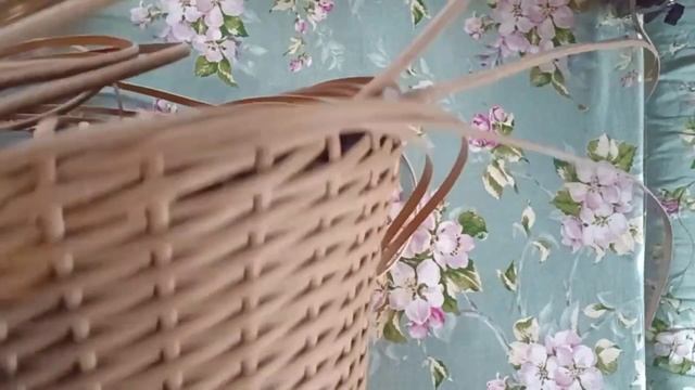 моё первое кашпо из ротанга (полумесяцем) с обратным плетением смотреть онлайн