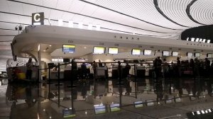 Аэропорт Дасин (Daxing, PKX) с точки зрения вылетающего.