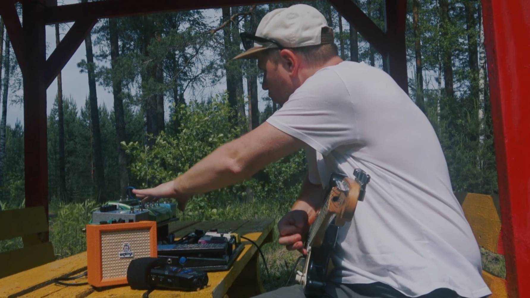 Orange Crush MINI + Pedalboard, Fender Stratocaster loop-импровизация в беседке в лесу смотреть онлайн