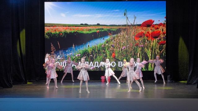 LIFE IS DANCE коллектив “Стайл” - “Пошла млада по воду”
(Zventa Sventana-Пошла млада) смотреть онлайн