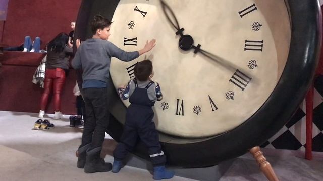 Дом великана в Питере / Мирон первый раз в метро смотреть онлайн