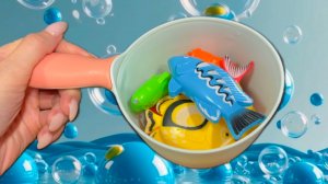 Веселая рыбалка. Ловим рыбок в ванне