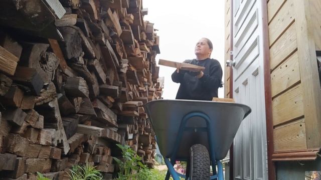 Складываем дровишки/Работаем не унываем/ смотреть онлайн