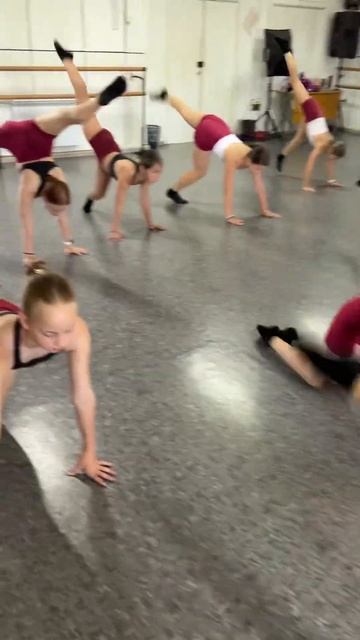 Отработка толчка от пола для переворота смотреть онлайн