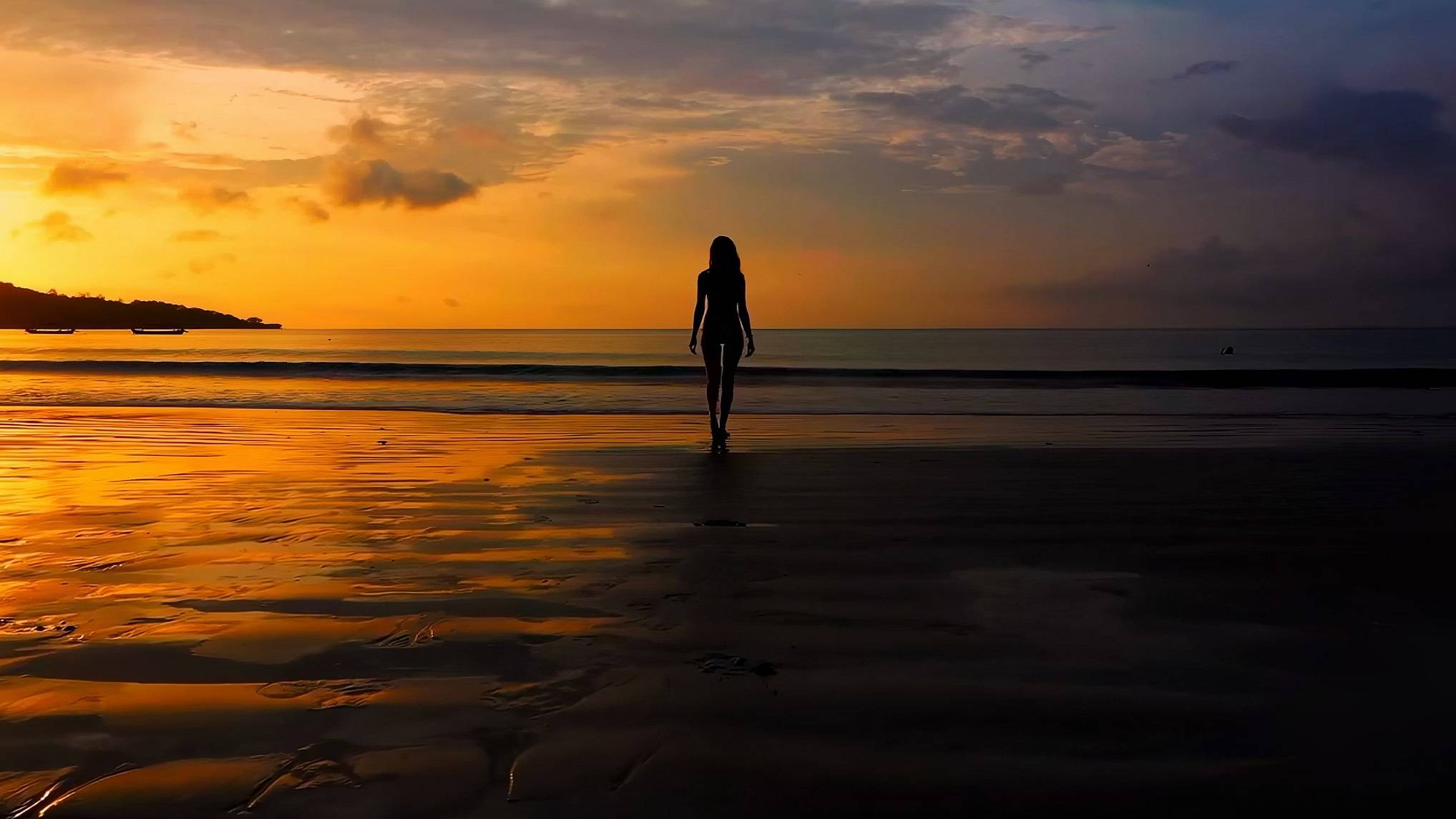 FREQUENCY [Synthwave, Cyberwave, Retrowave Track#2] 4K Video 🌟