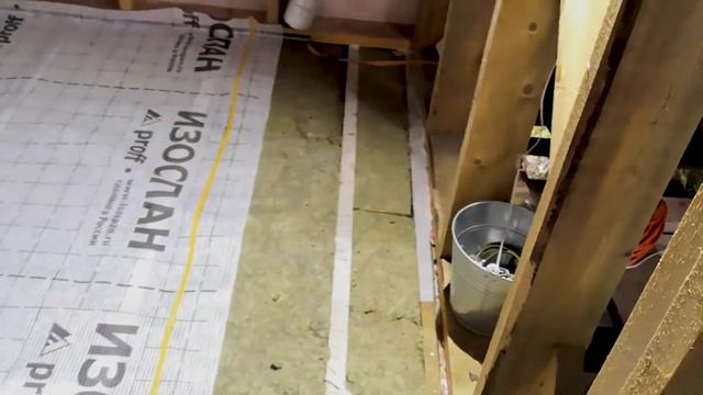 Утепляем и делаем черновой пол в комнате отдыха каркасной бани. Баня день 52