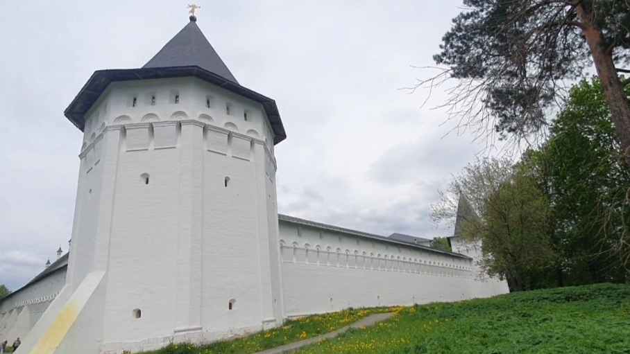 Саввино-Сторожевский монастырь. Крепостные стены с башням и родные просторы смотреть онлайн