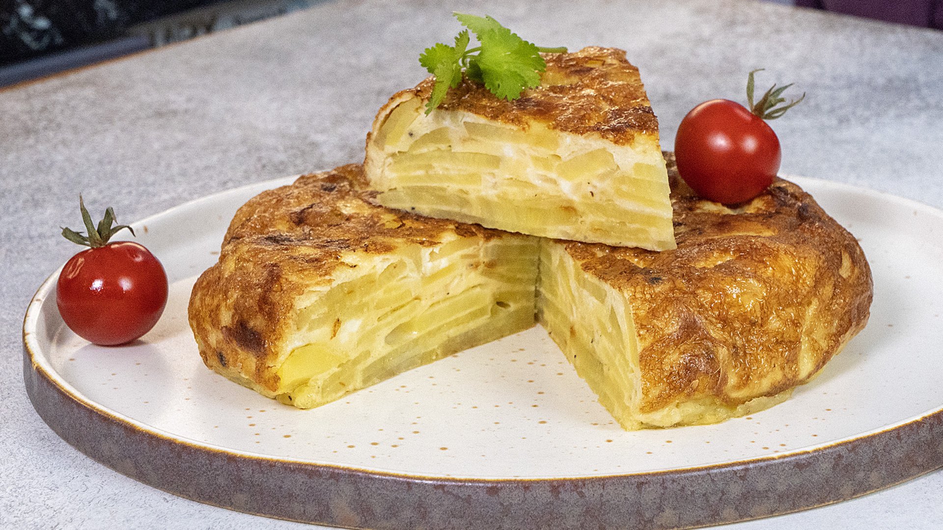 Картошка + яйца = испанский омлет. Сытный завтрак для всей семьи. Хорошее настроение. Тортилья смотреть онлайн