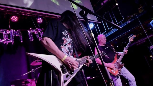 Мрачные стены (Фронт). Z-TRAKTORZ смотреть онлайн