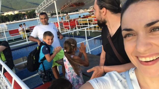 Встречаем закат на теплоходе Империя в Геленджике смотреть онлайн