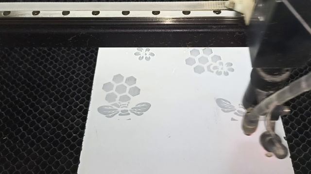 Лазерная гравировка стекла передняя часть Бабочки