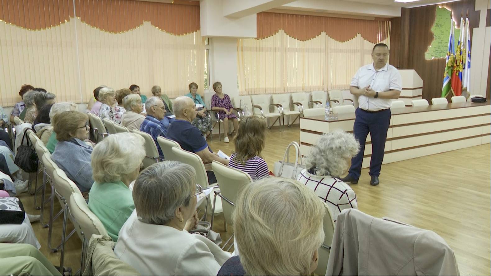 Глава города Андрей Клопов встретился с представителями городских ветеранских организаций смотреть онлайн