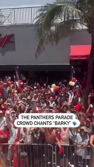 Florida Crowd Chants «Barky» During Stanley Cup Parade