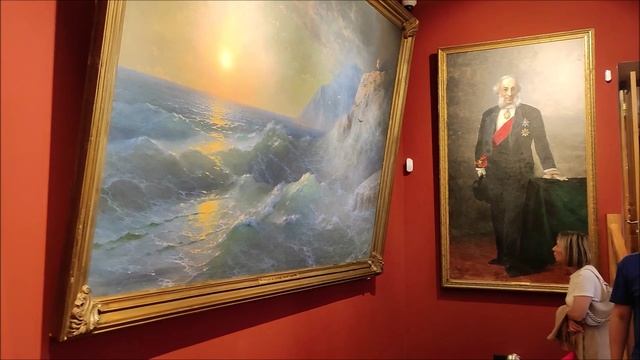 Крым. Феодосия. Картинная галерея им. Айвазовского. Часовые экскурсии проводят каждые 15 мин. Стольк смотреть онлайн