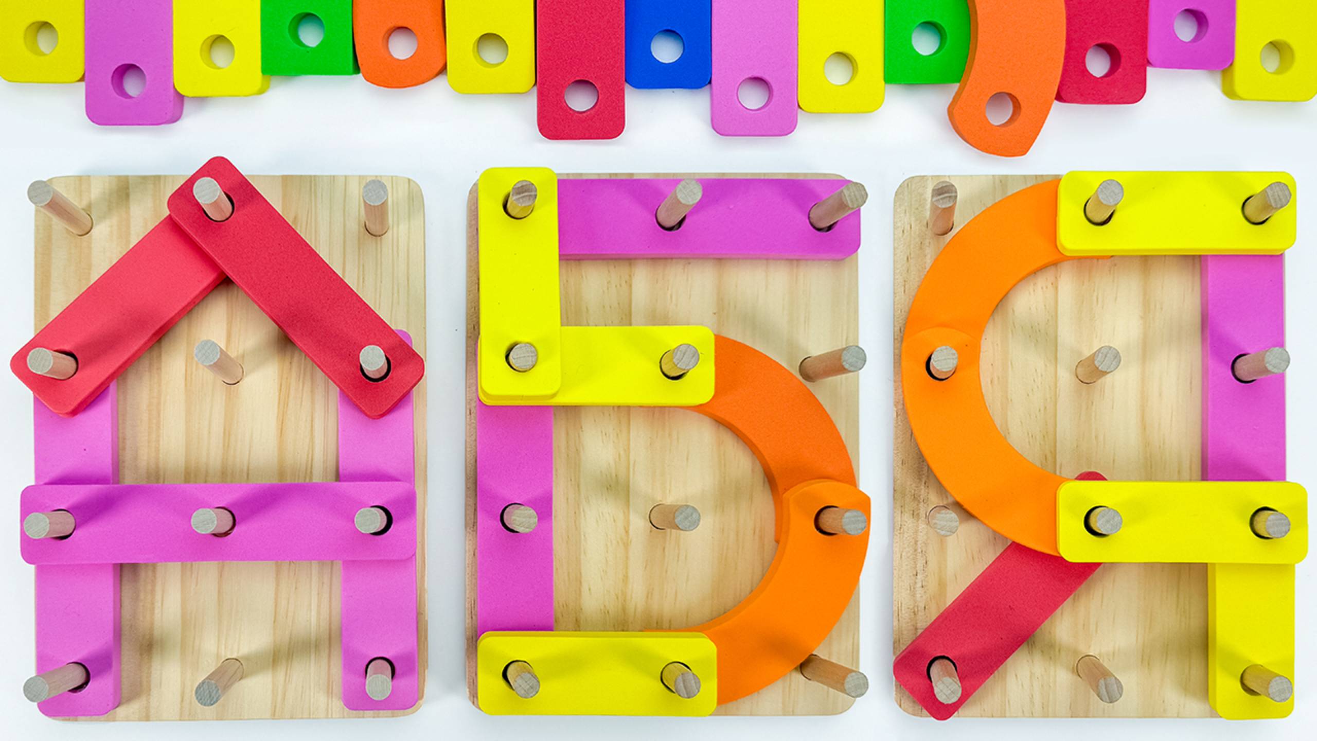 Собираем Буквы Алфавита Из Конструктора — УЧИМ БУКВЫ Весело И Ярко! 🌈🔤 смотреть онлайн