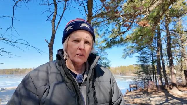 Женщина говорит о том, какие ошибки не нужно совершать, готовясь к старости смотреть онлайн