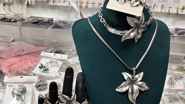 Блестящие идеи: самые стильные комплекты украшений и серёжки сезона . Заказ на ватсап +79083191849 смотреть онлайн