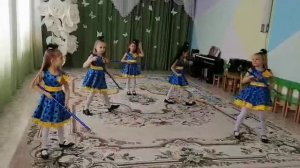 "Танец с тросточками"