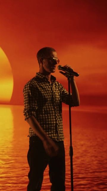 Гоша Грачевский - Горит огонь в камине смотреть онлайн