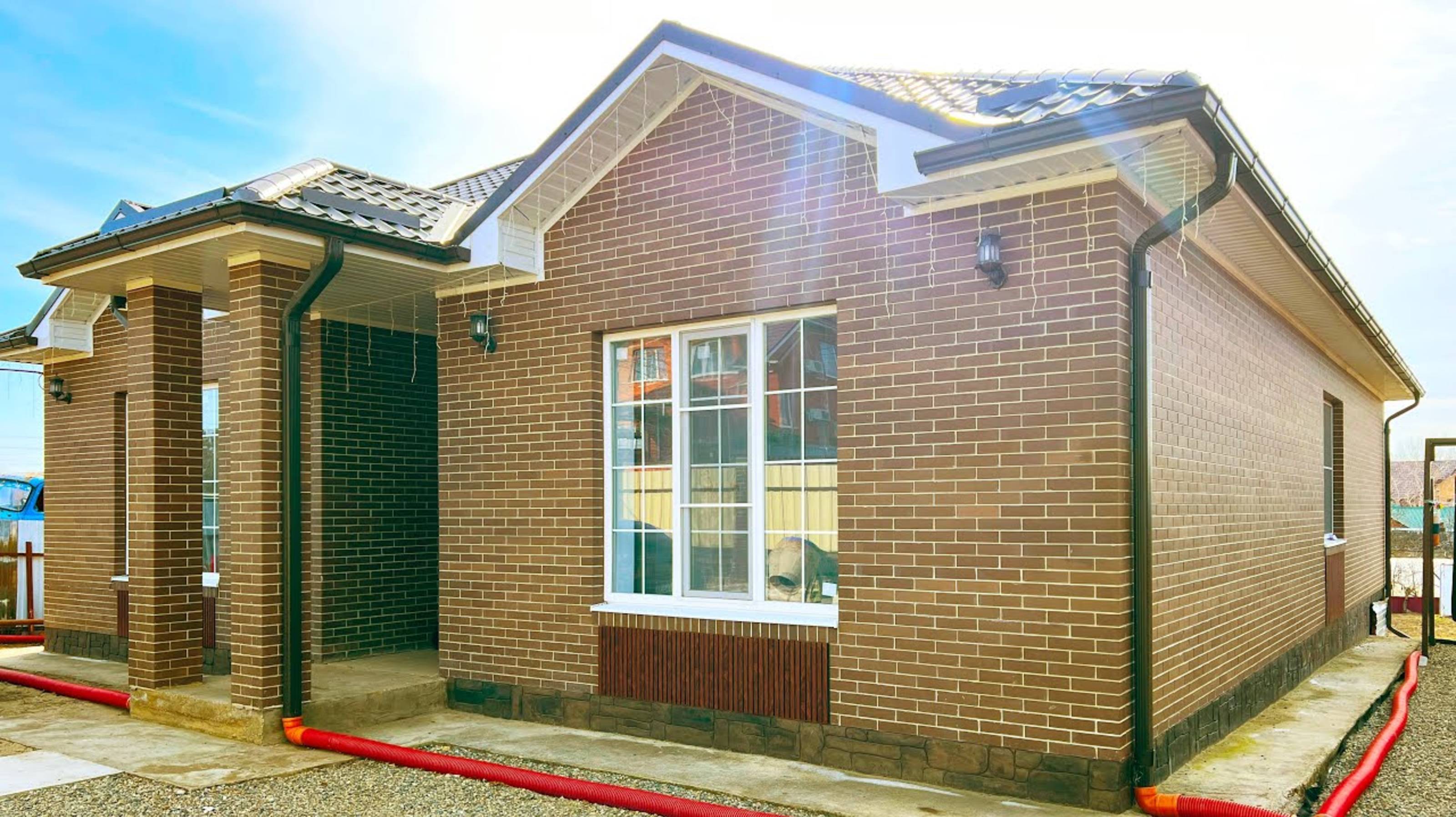 Современный кирпичный дом с идеальным евро ремонтом с 3-мя спальнями смотреть онлайн