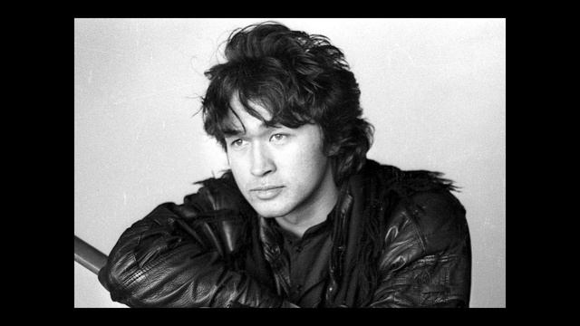 просто показываю картинки Виктора Цоя