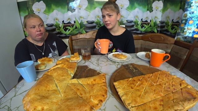 мукбанг деревянные пироги😁, сколько потратили на море🤔..🤷 смотреть онлайн