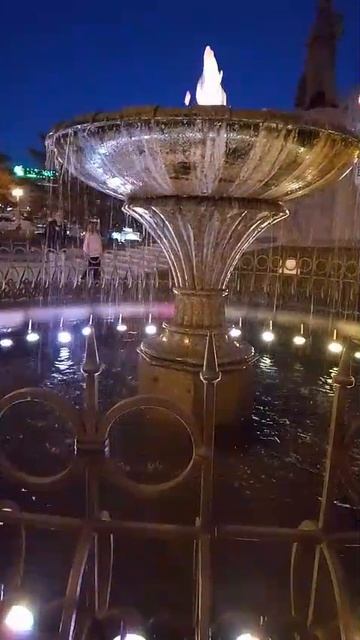 VID-20250619-WA0018.mp4 Это красивый розовый фонтан у вокзала города Хабаровска. смотреть онлайн