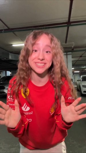 чуть не сбила 😰