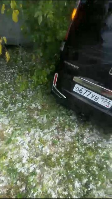 Крупный град прошелся по Красноярску смотреть онлайн