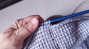 Невидимое соединение начала и конца ряда в тунисском вязании