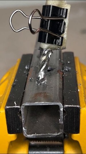 Ограничитель и смазка сверла одновременно!