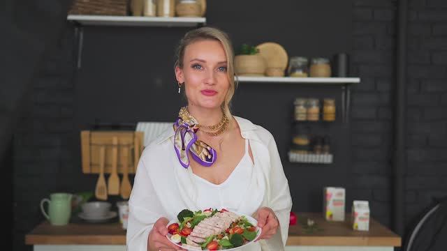 Рекламный ролик продукции Я ем с умом смотреть онлайн