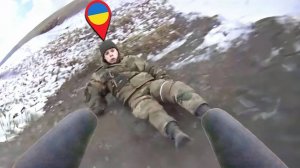 Редкое видео. Двое российских солдат берут бункер, украинские военные сдаются