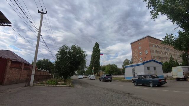 Сальск Коломийцева. Роддом, военкомат, флаг