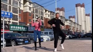 Шафл в исполнении Цин цин и дяди Ши.