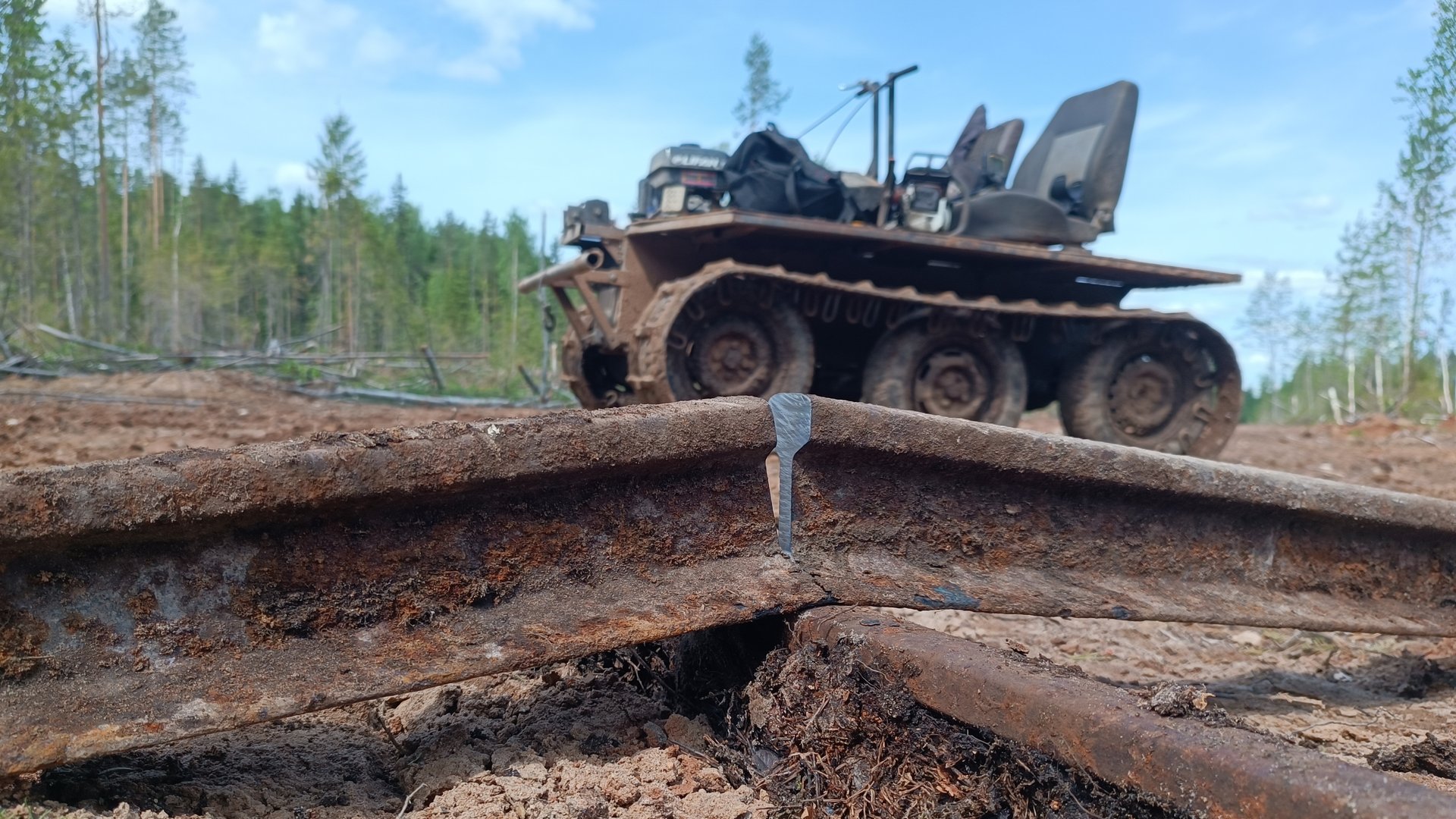 Хороший металлокоп на старой УЖД . Что нашёл то сразу вывез. смотреть онлайн