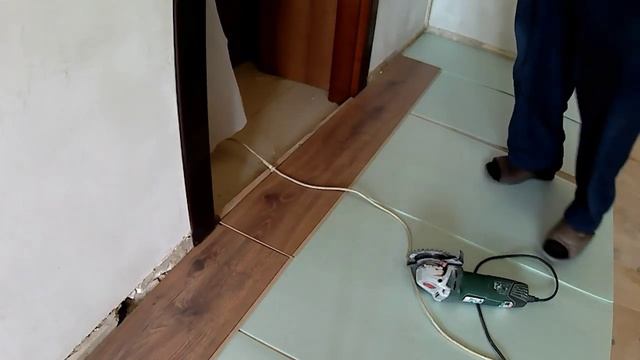 Подготовка пола и укладка нового ламината. смотреть онлайн