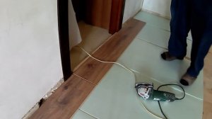 Подготовка пола и укладка нового ламината.