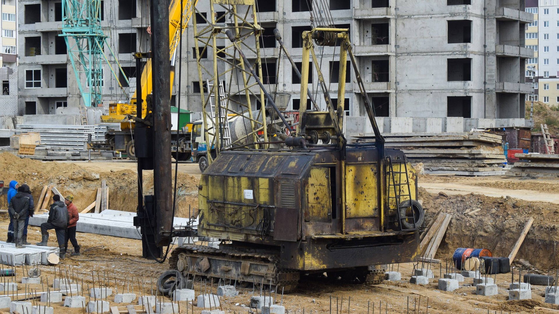 Кран RDK-250 (РДК-250) с копровой установкой. Забивка сваи. Звук двигателя А-01. смотреть онлайн