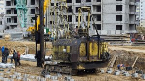 Кран RDK-250 (РДК-250) с копровой установкой. Забивка сваи. Звук двигателя А-01.