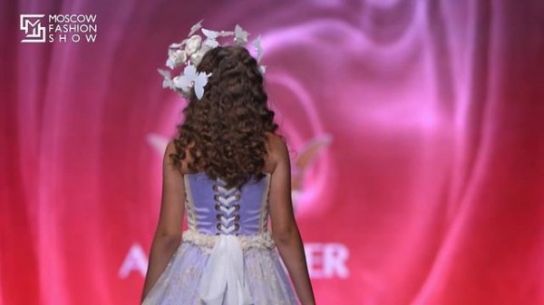 Moscow Fashion Show Summer 2025 New Collection by A Glossier